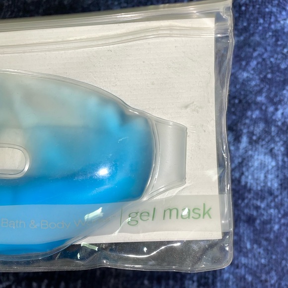 2/$10 Bath & Body Works Gel Mask, O/S - Picture 5 of 7